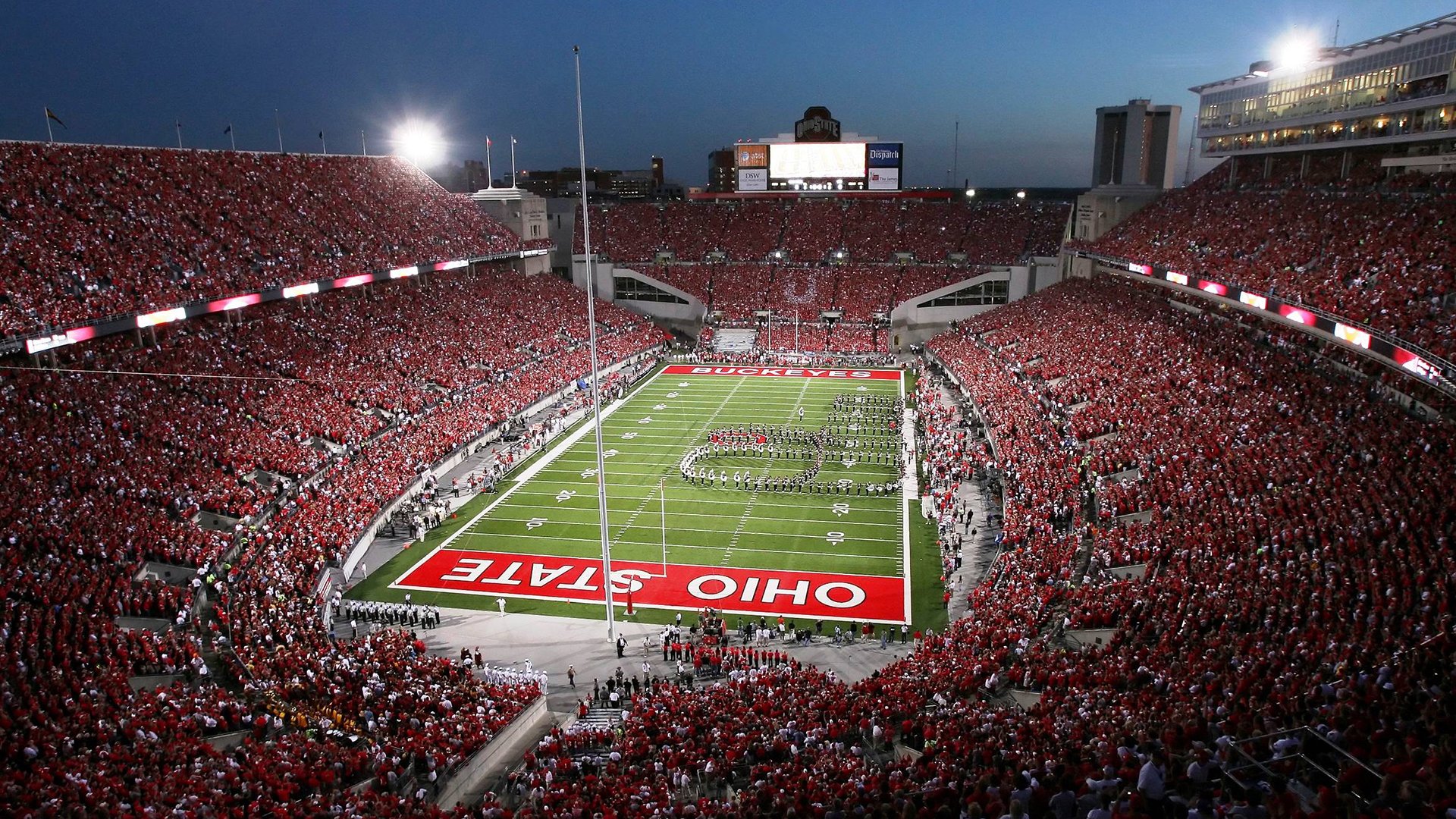 kering.com-_无人机飞跃挑战：空中速度与技巧的竞技_，无人机穿越比赛